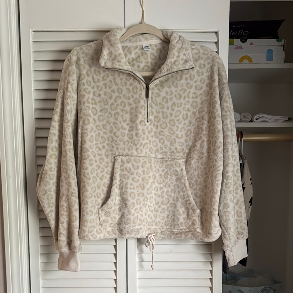 Old Navy Cream Leopard Print Sweatshirt